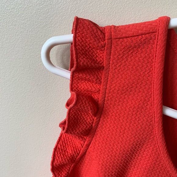 Adorable ruffle-sleeved dress with pockets - Picture 2 of 4